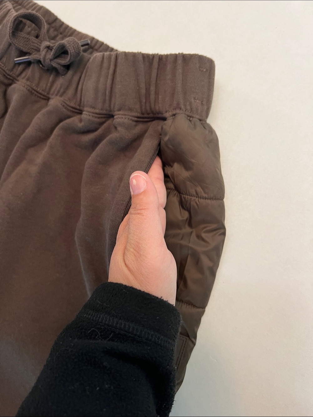 ALO YOGA ESPRESSO BROWN SWEATPANTS JOGGERS PUFFER SIDE PANEL SIZE XS - Picture 4 of 10